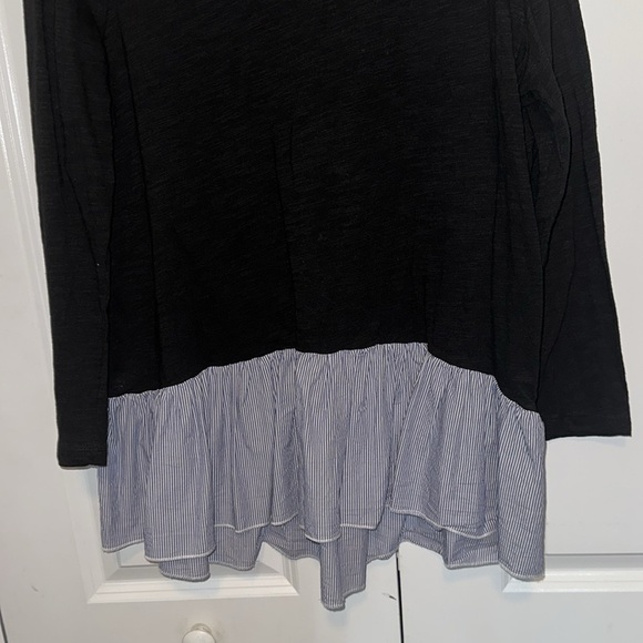 Anthropologie black scoop neck tunic, cotton w/pin stripe peplum/ruffle hem, L - Picture 2 of 6